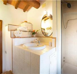 A selection of 2-3 bedroom apartments with shared pool near Florence, Sleeps 4-6